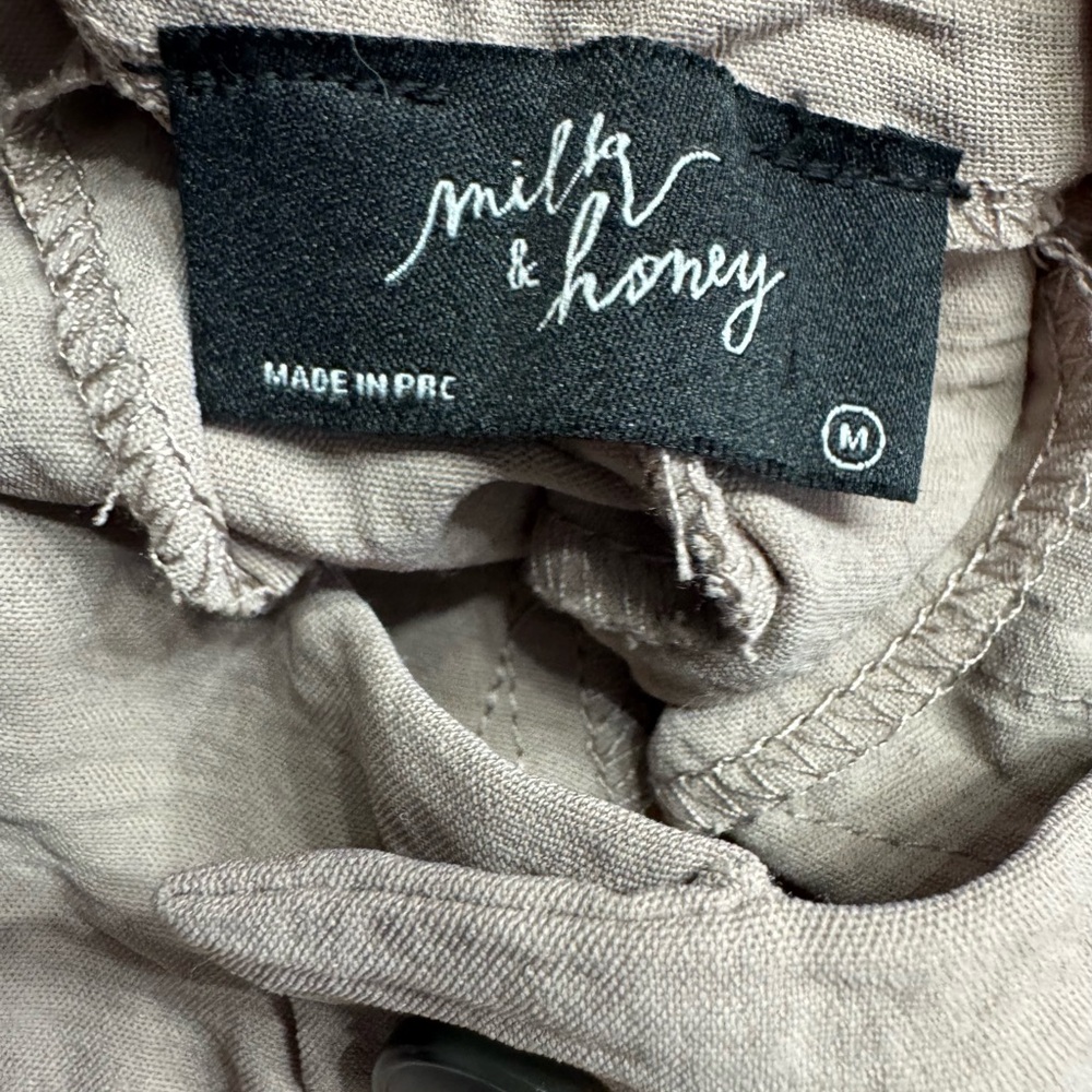 Milk & Honey Women’s Sz M Pink Taupe Wide Leg Satin Feel Pants Pleated Trousers - Picture 5 of 6